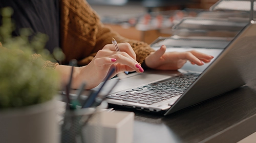 woman at laptop